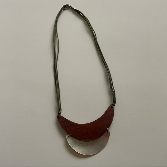 Vintage Wooden Shell Half Crescent Moon Boho Tribal Artisan Necklace Hand Made - Picture 3 of 10